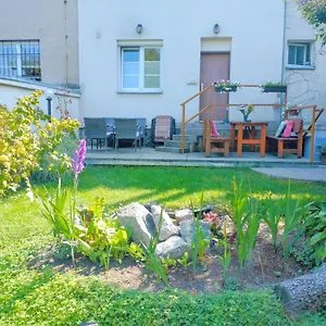 Duplex With Garden Apartmán