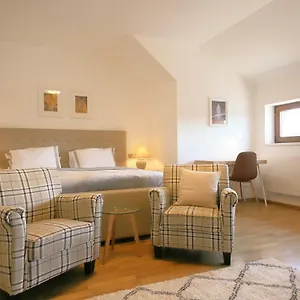  Апартаменты Expat House
